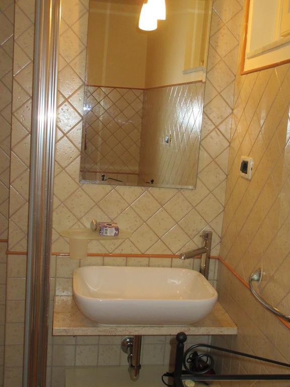 Mimi Apartment Лукка Номер фото